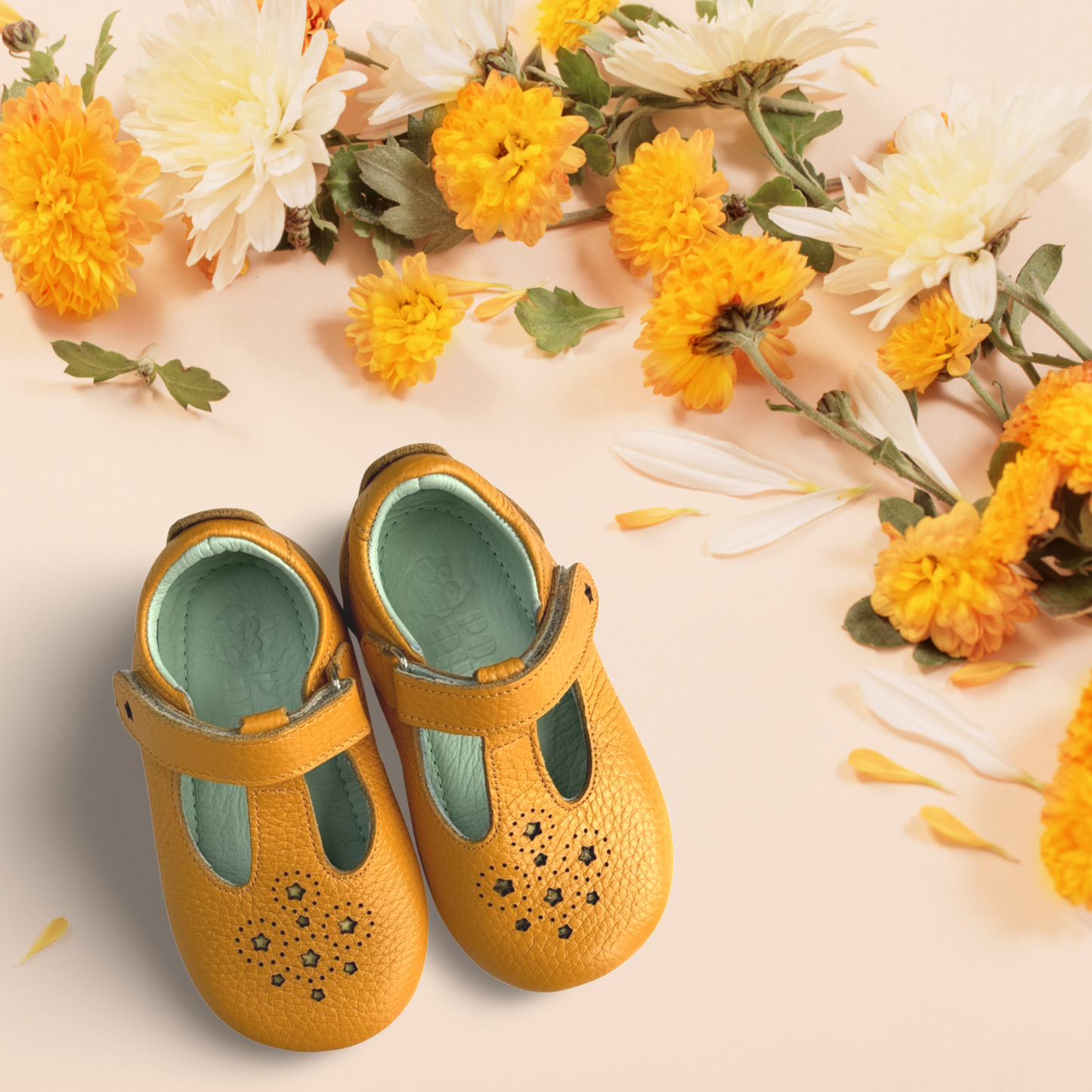 MIGHTY SHOES. Mostaza Yellow T BAR