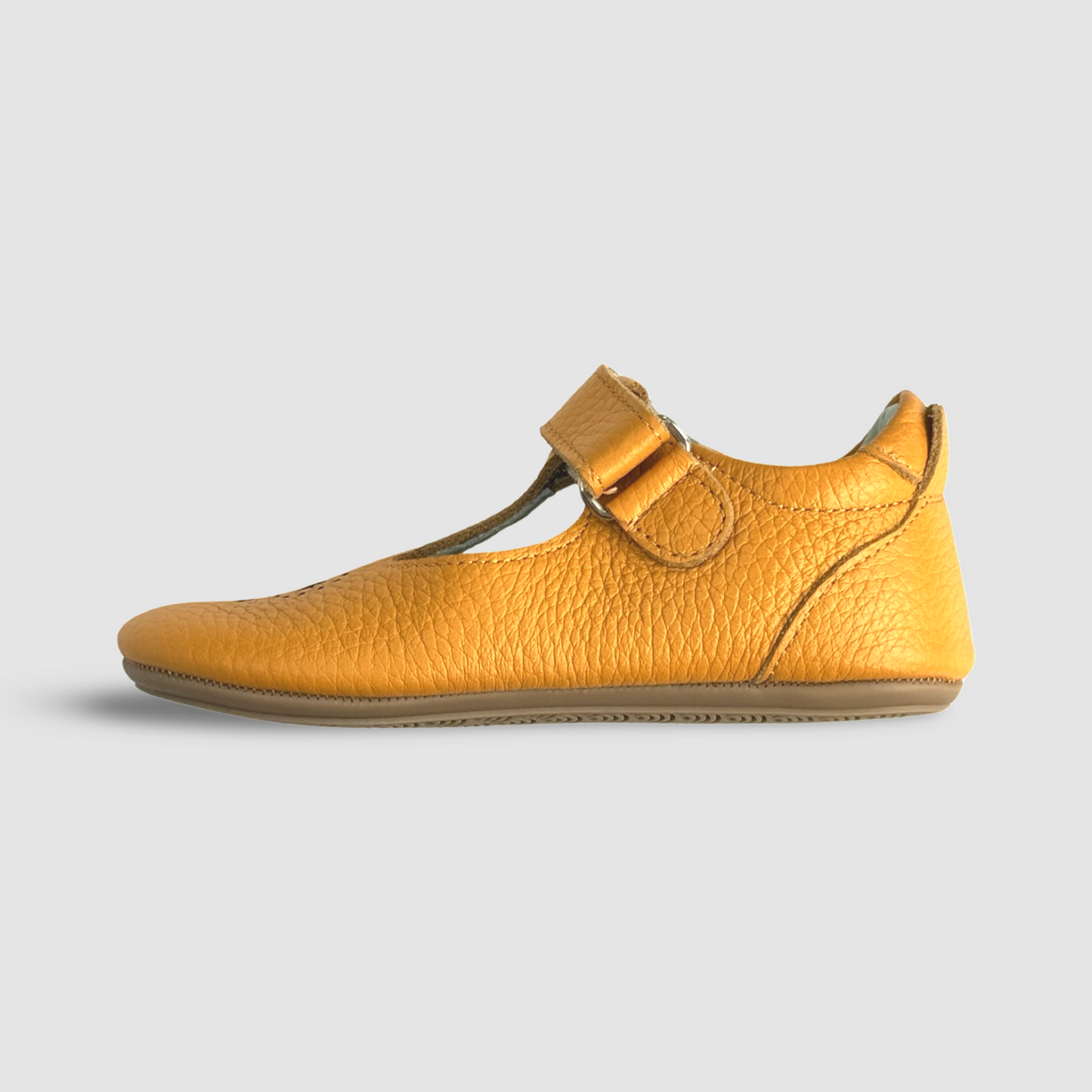 MIGHTY SHOES. Mostaza Yellow T BAR