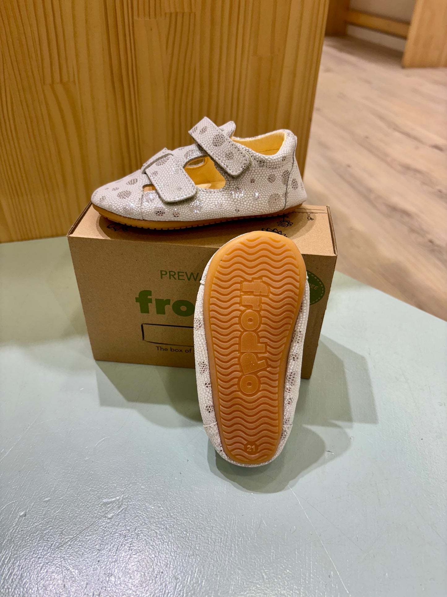 Sandalia Prewalkers WHITE SHINE