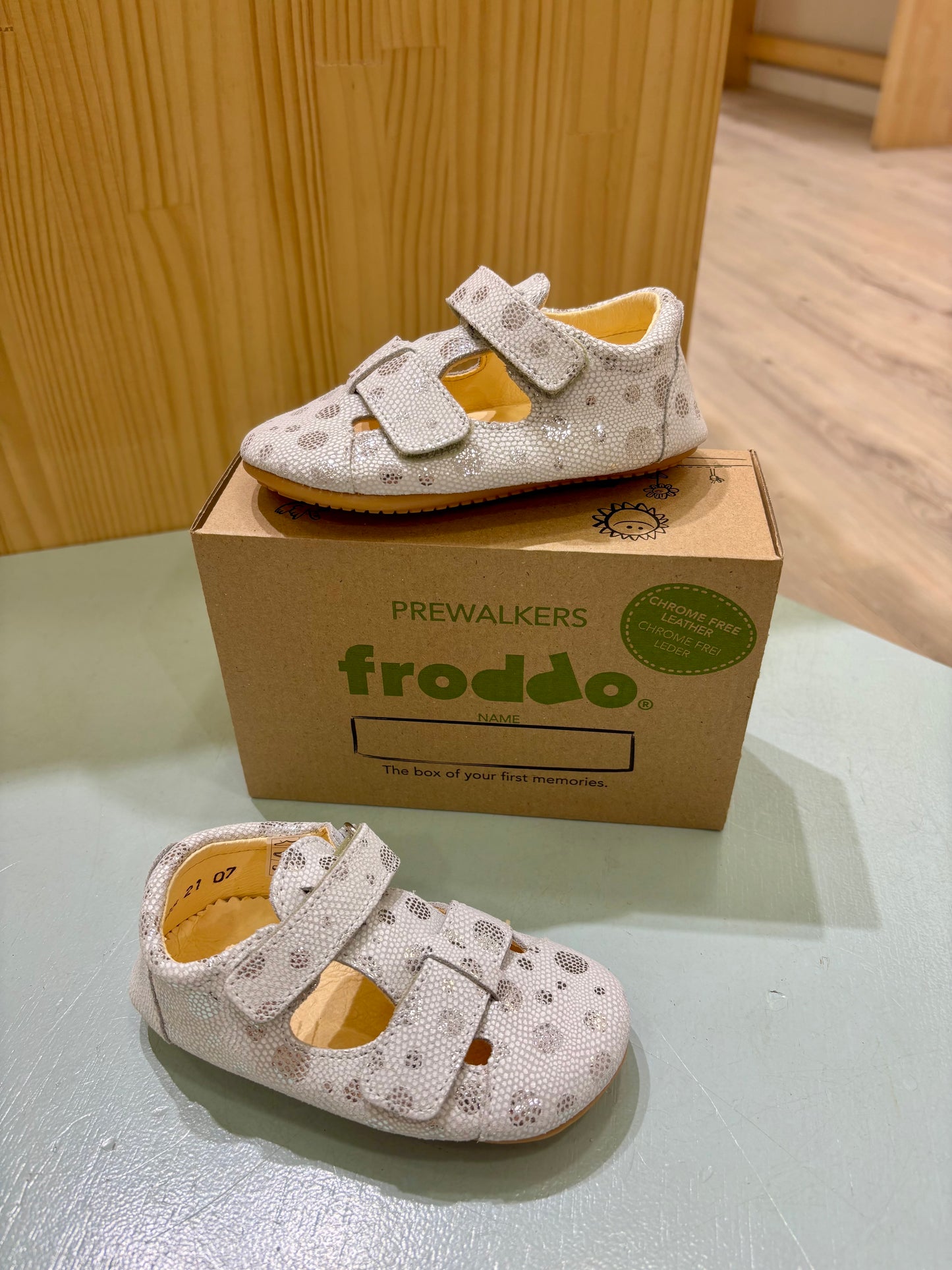Sandalia Prewalkers WHITE SHINE