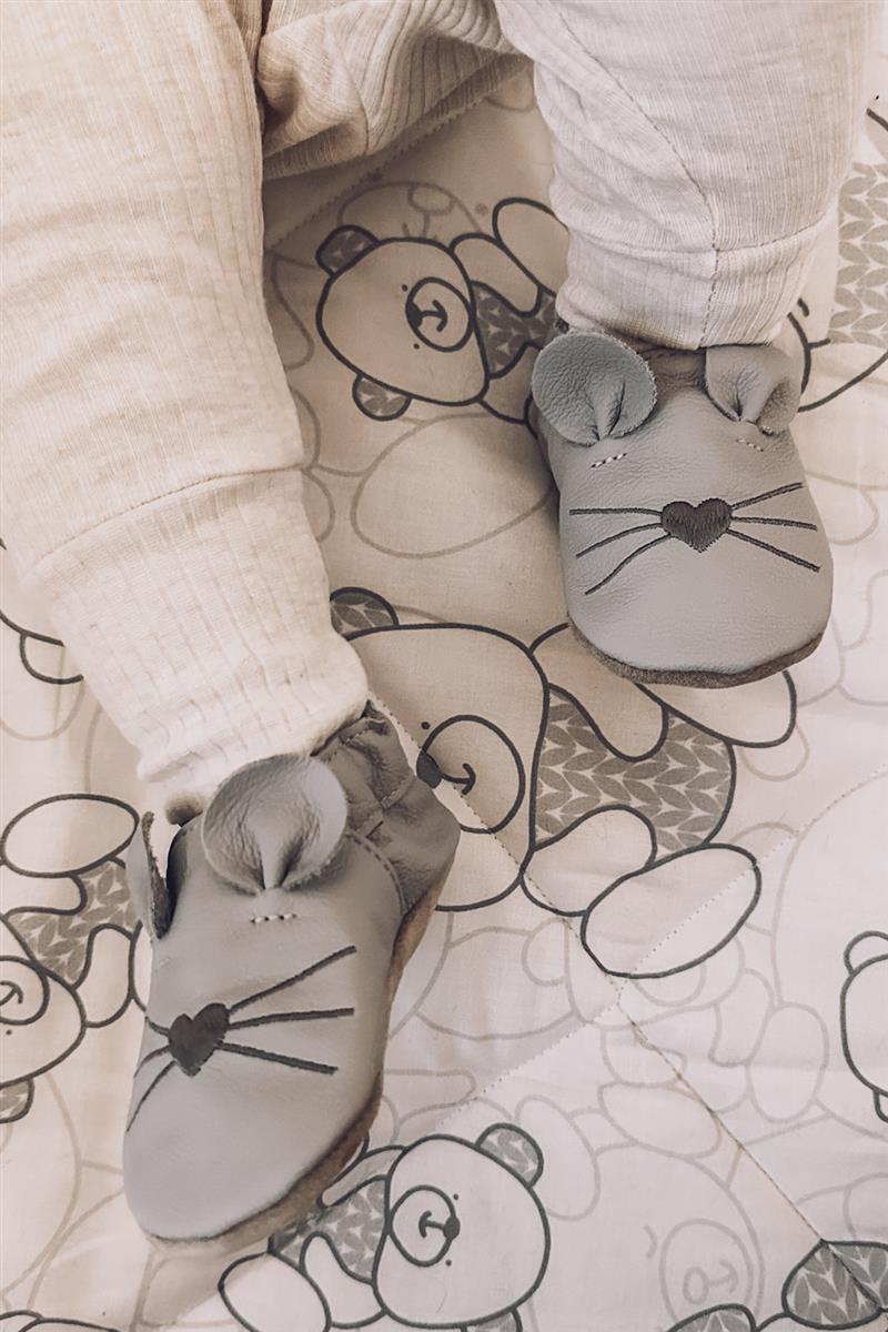 MOUSE LIGTH GREY babucha en piel antideslizante