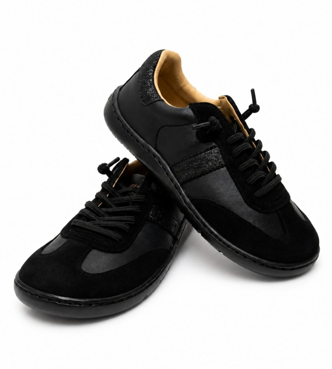 Deportiva 89990 S serraje negro y brillo