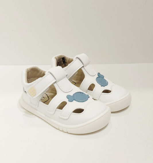Sandalia Piruflex microfibra blanco y jeans